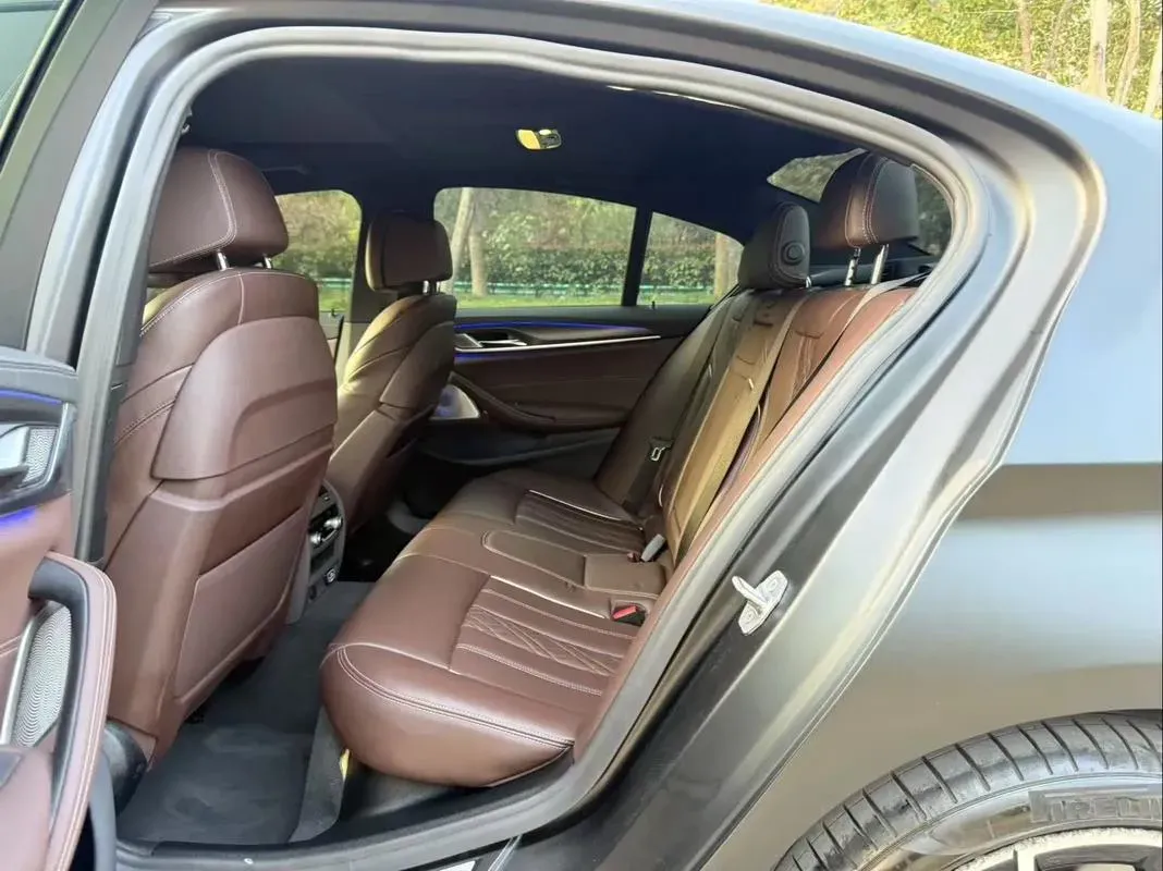 2021 BMW 5 Series 3.0T 340HP L6 8AT,autocango,china used car exporter,china ev exporter,chinese used car exporter,chinese used ev exporter