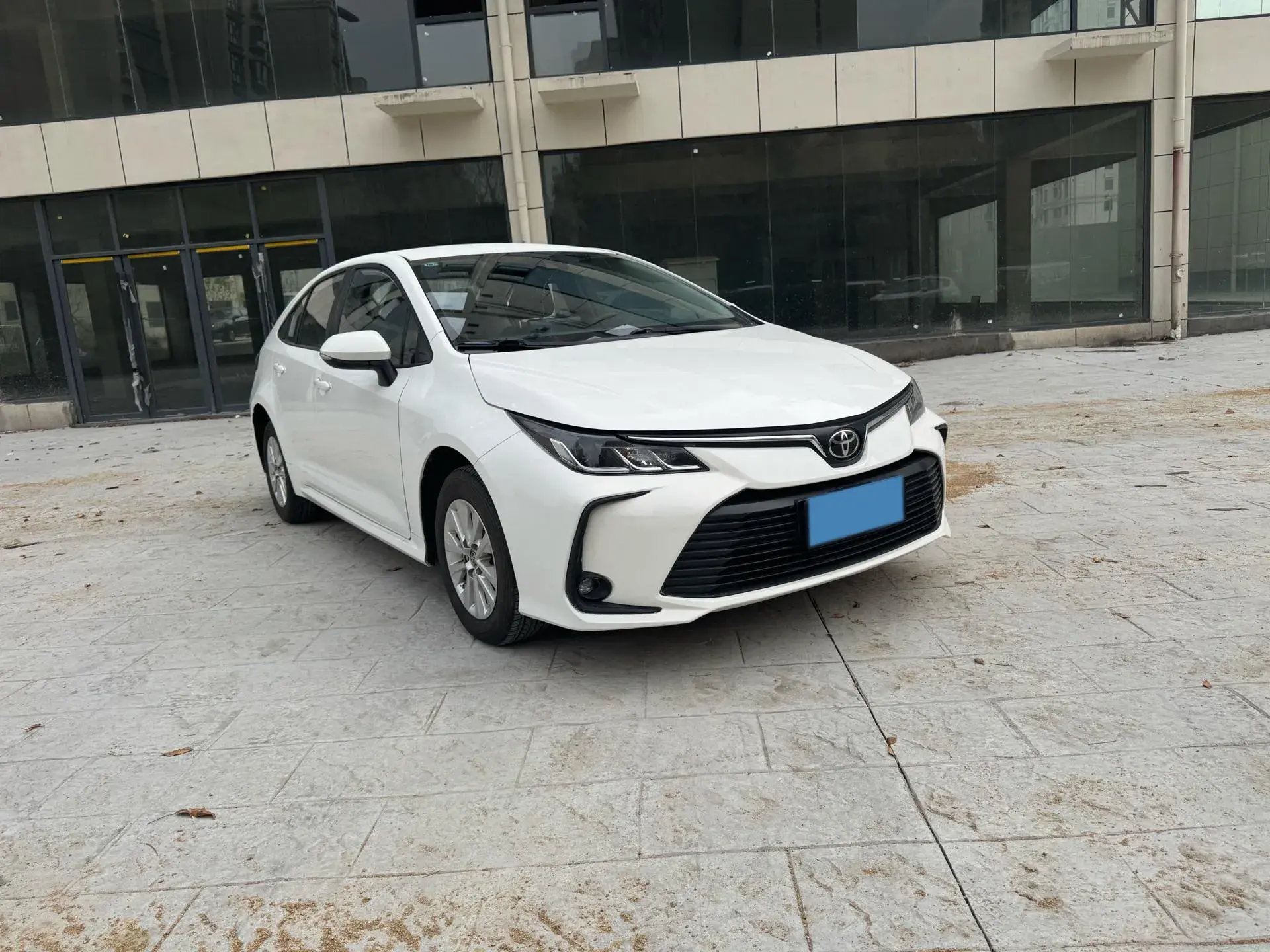 2023 TOYOTA COROLLA thumbnail 3