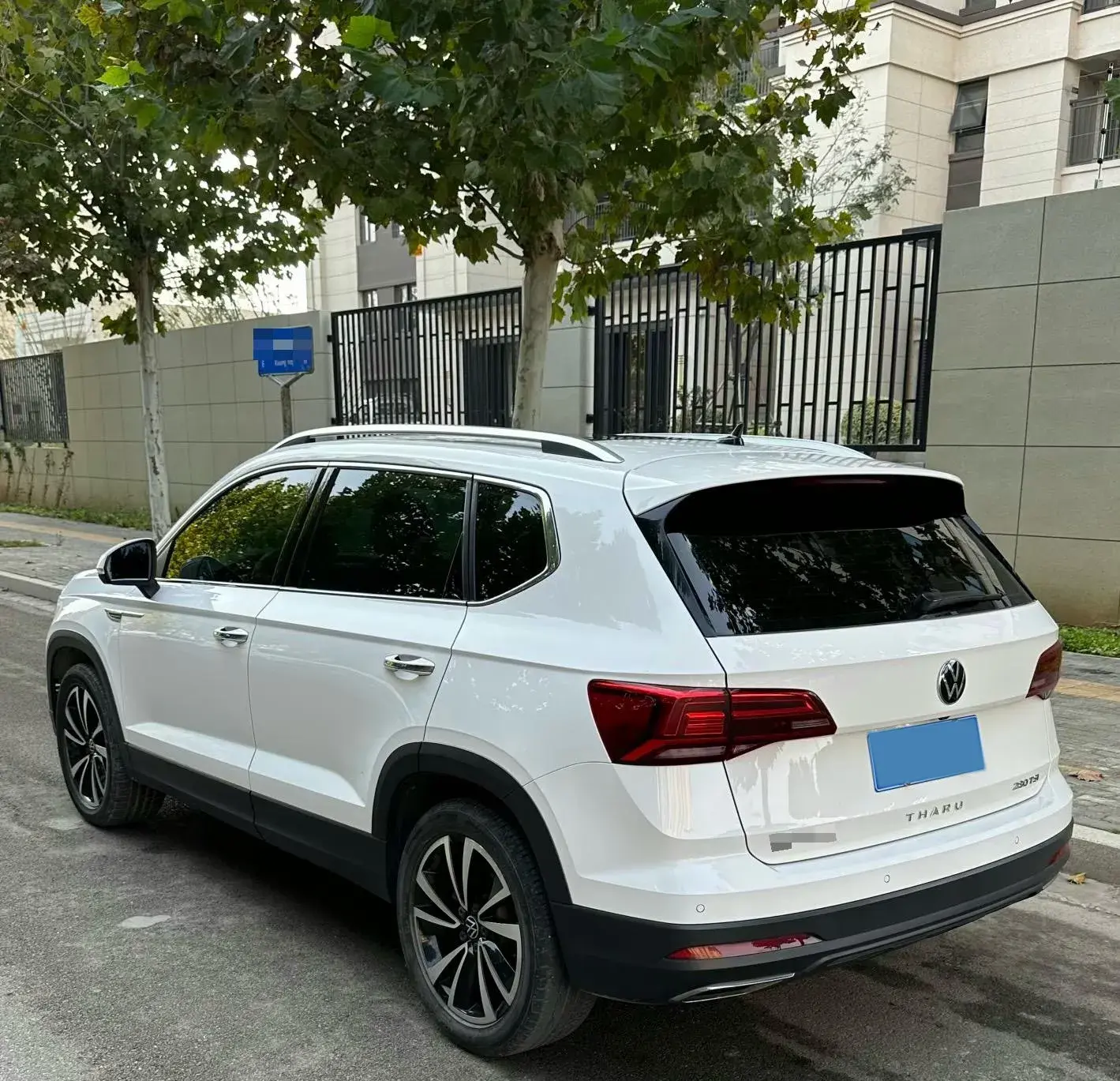 2021 VOLKSWAGEN THARU thumbnail 3