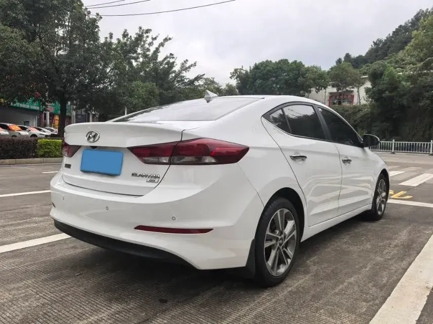 2016 HYUNDAI ELANTRA thumbnail 4