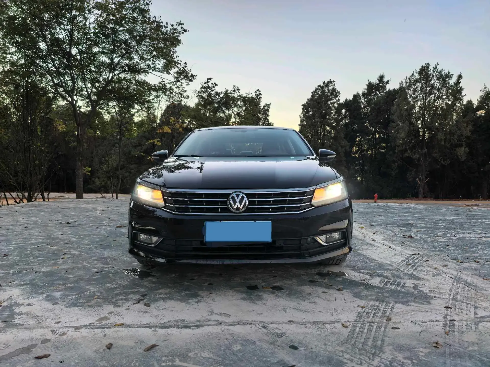 2017 VOLKSWAGEN PASSAT thumbnail 2