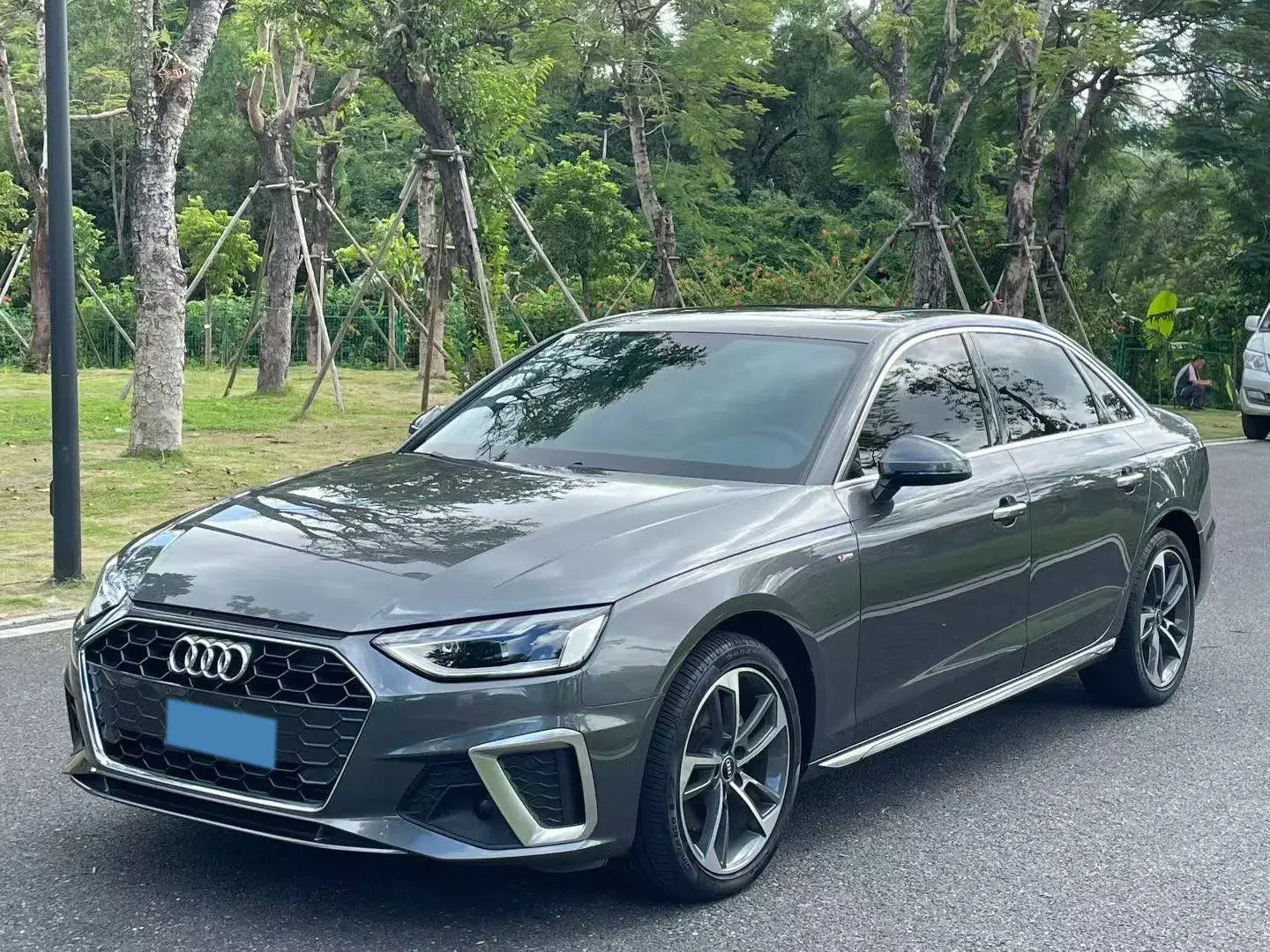 2022 AUDI A4L view 1