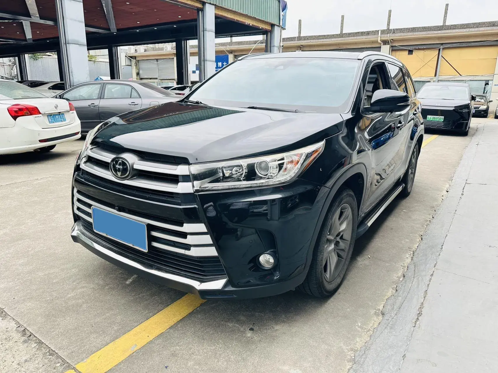 2018 TOYOTA HIGHLANDER view 1