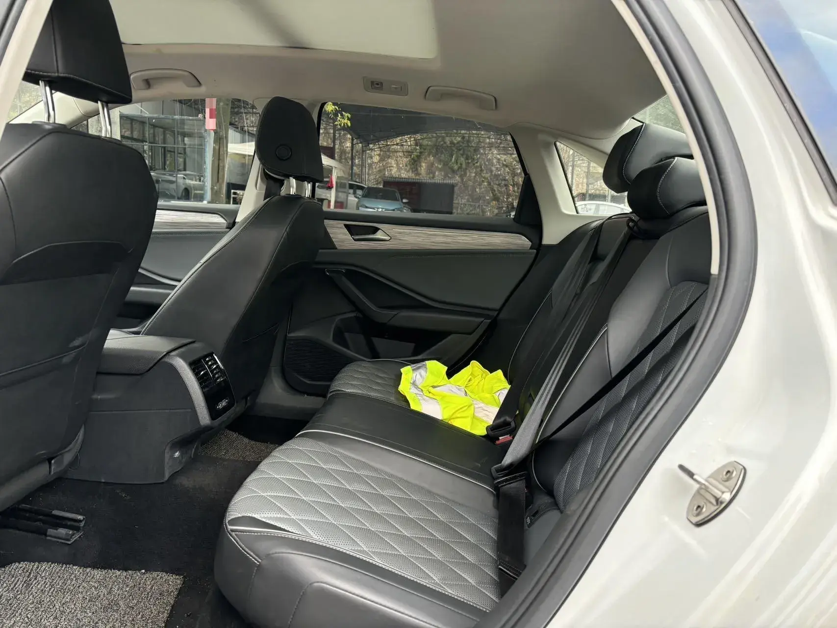 2023 VOLKSWAGEN SAGITAR thumbnail 4