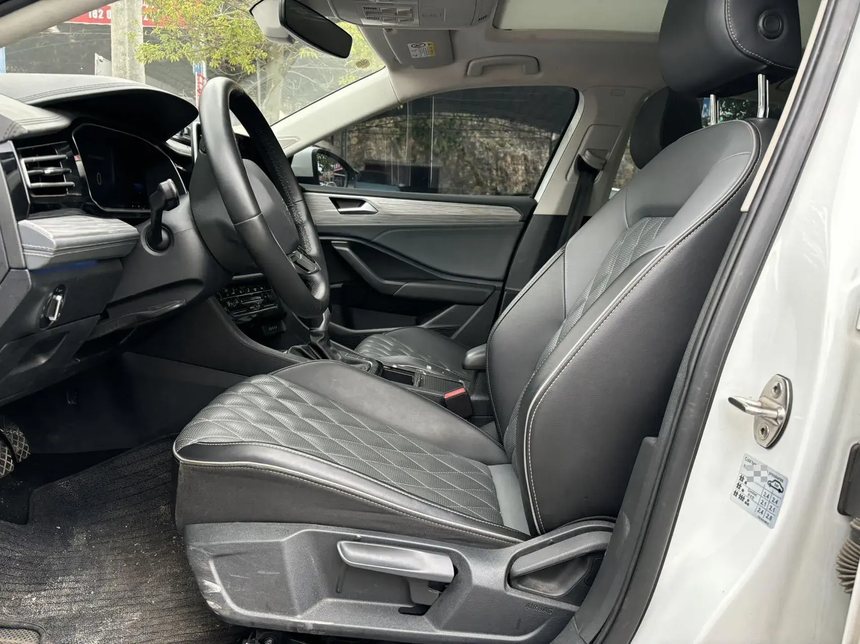 2023 VOLKSWAGEN SAGITAR thumbnail 3