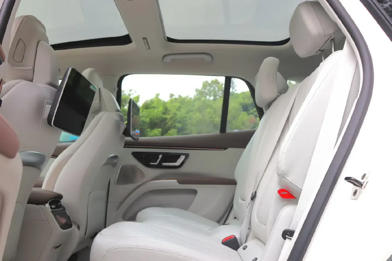 2023 Mercedes-Benz EQS SUV BEV 111.8KWH,autocango,china used car exporter,china ev exporter,chinese used car exporter,chinese used ev exporter