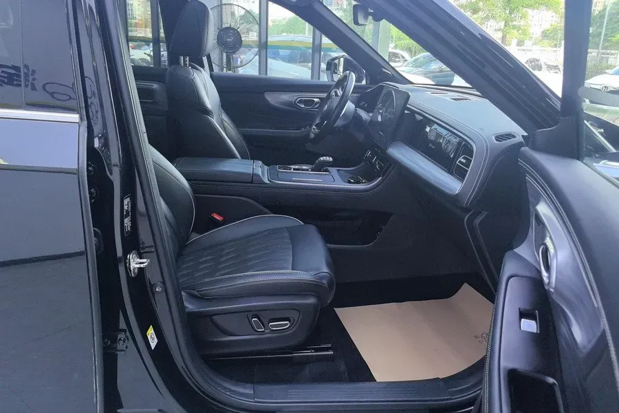 2022 GAC Trumpchi GS8 2.0T 252HP L4 8AT,autocango,china used car exporter,china ev exporter,chinese used car exporter,chinese used ev exporter