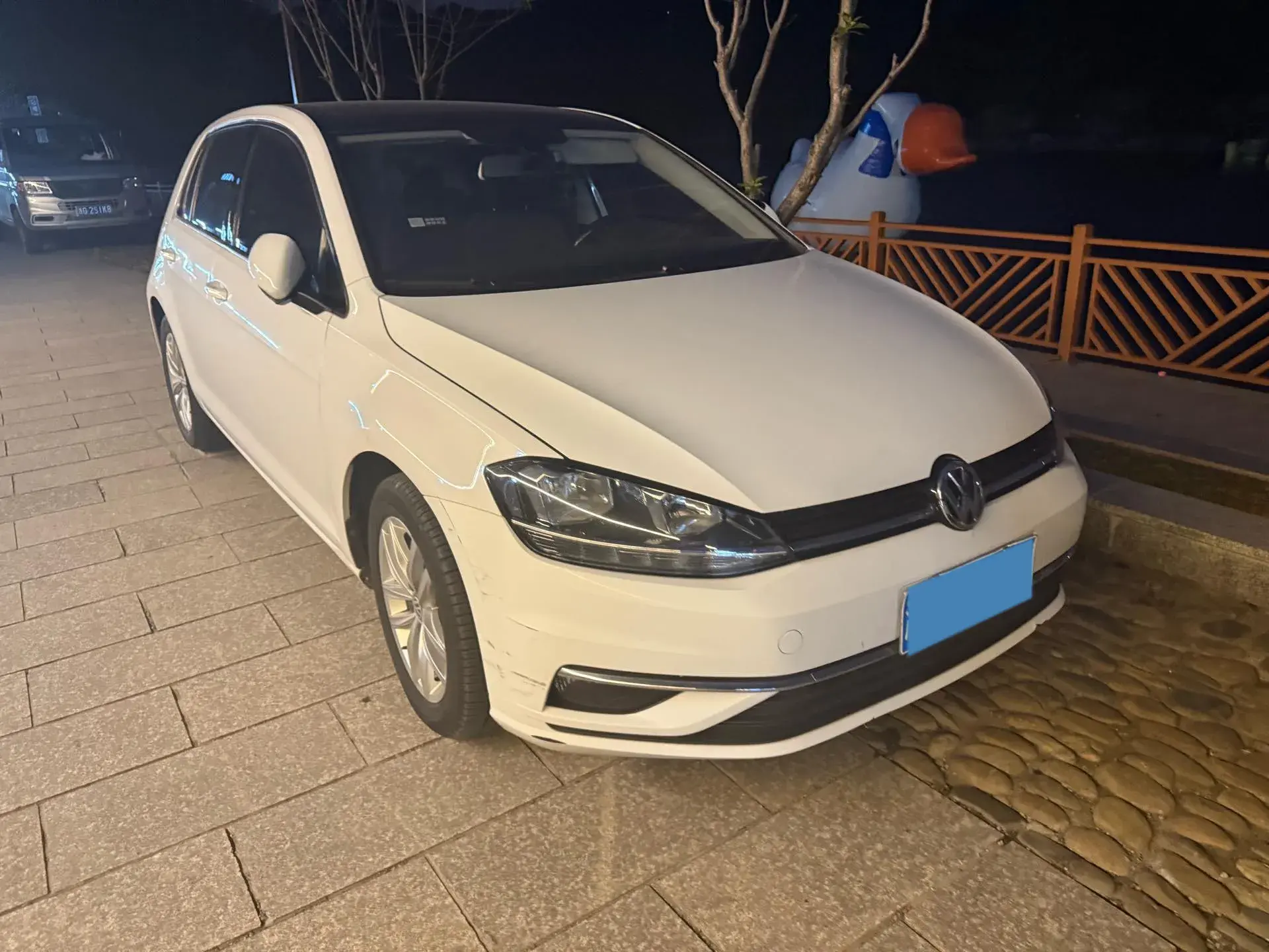 2019 VOLKSWAGEN GOLF thumbnail 3