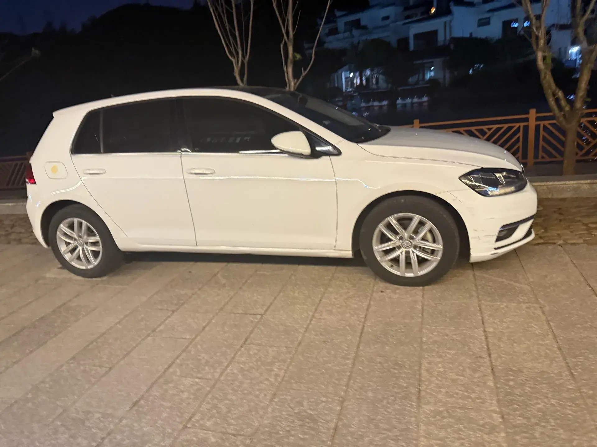 2019 VOLKSWAGEN GOLF thumbnail 4