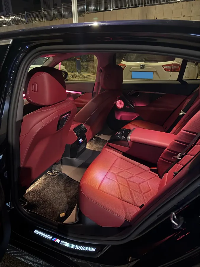 2025 BMW 5 Series 2.0T 190HP L4 8AT,autocango,china used car exporter,china ev exporter,chinese used car exporter,chinese used ev exporter