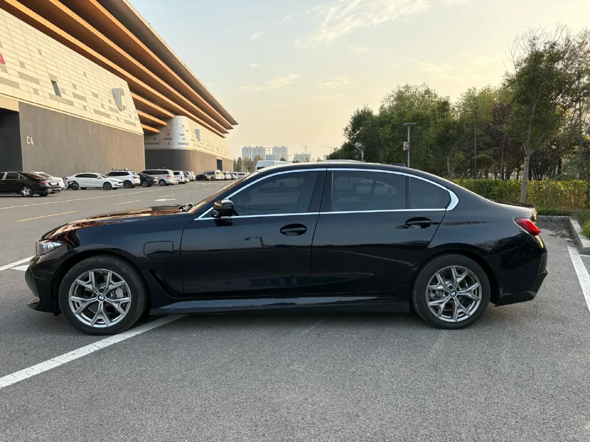 2025 BMW i3 BEV 70KWH,autocango,china used car exporter,china ev exporter,chinese used car exporter,chinese used ev exporter