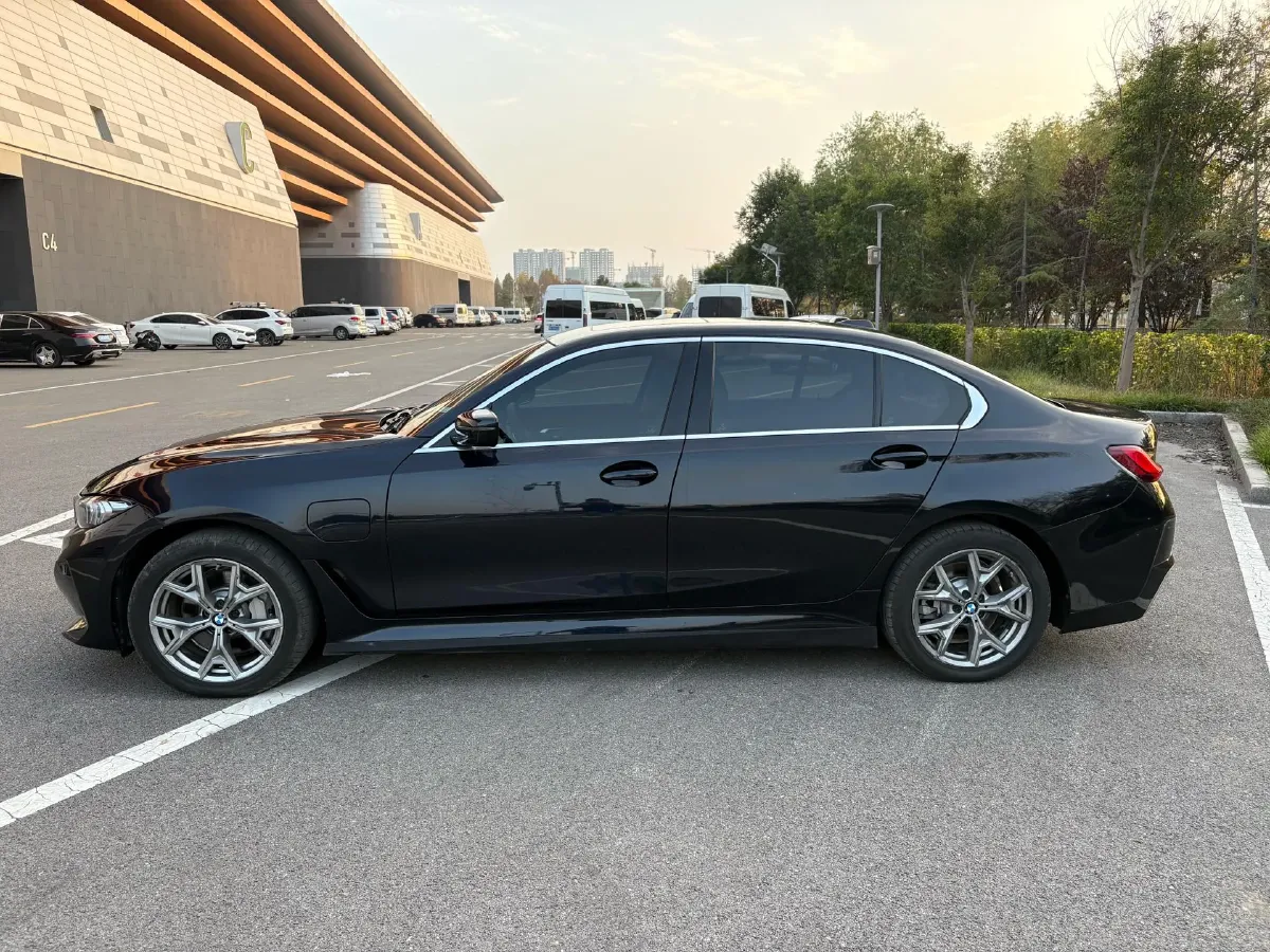 2025 BMW i3 BEV 70KWH,autocango,china used car exporter,china ev exporter,chinese used car exporter,chinese used ev exporter