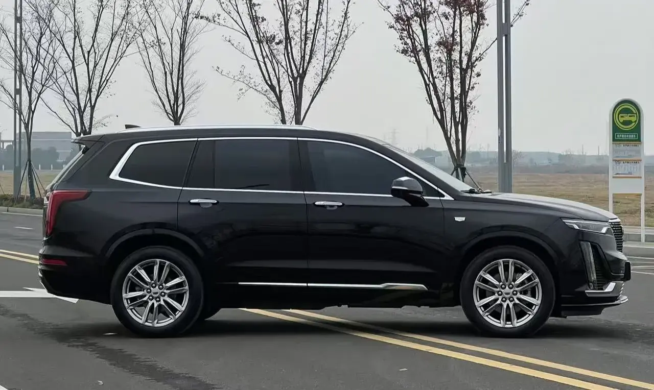 2021 CADILLAC XT6 thumbnail 3