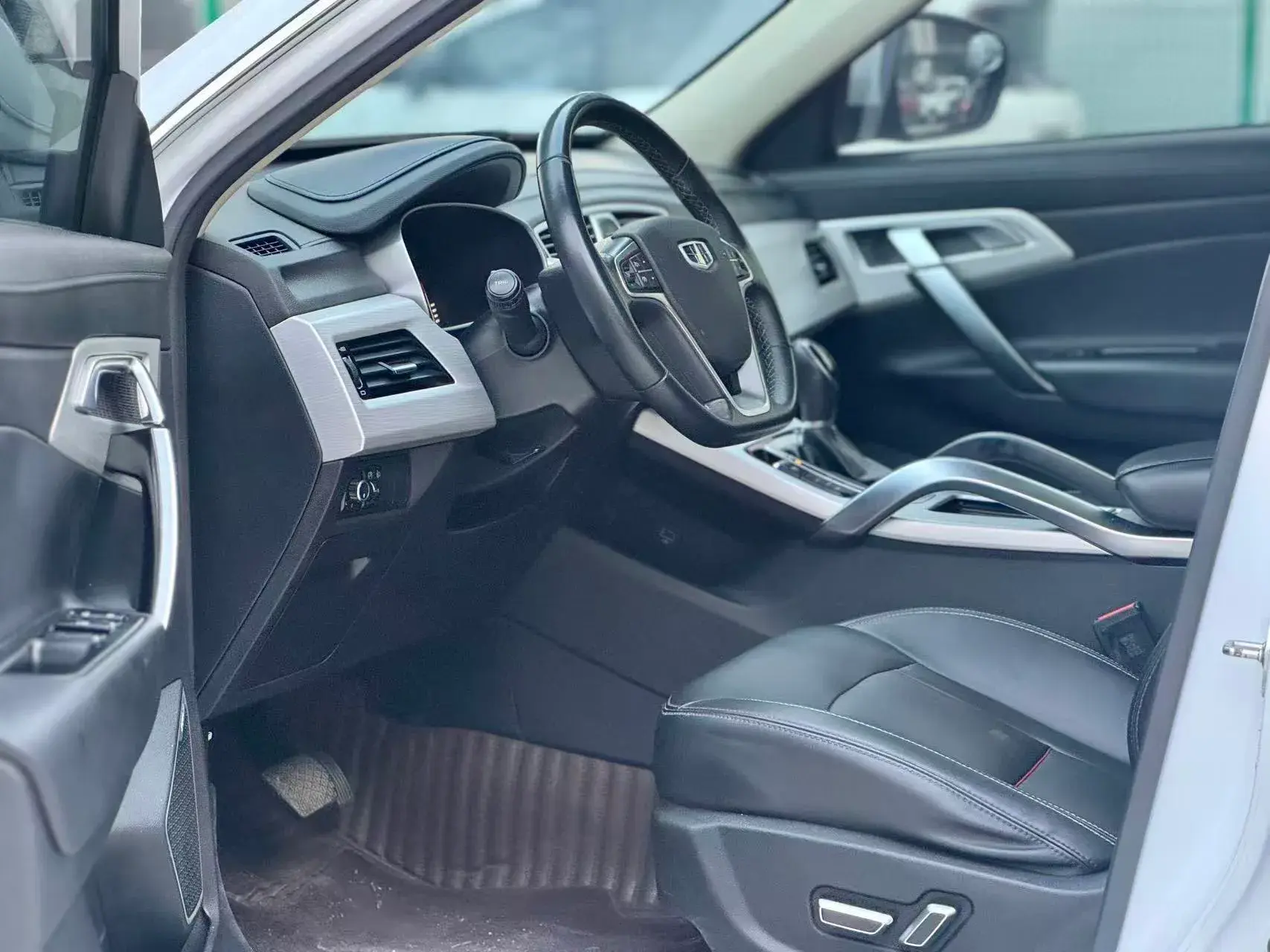 2018 GEELY AZKARRA thumbnail 4