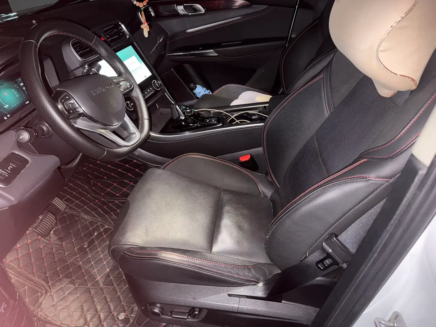 2017 LYNK&CO 01 thumbnail 3