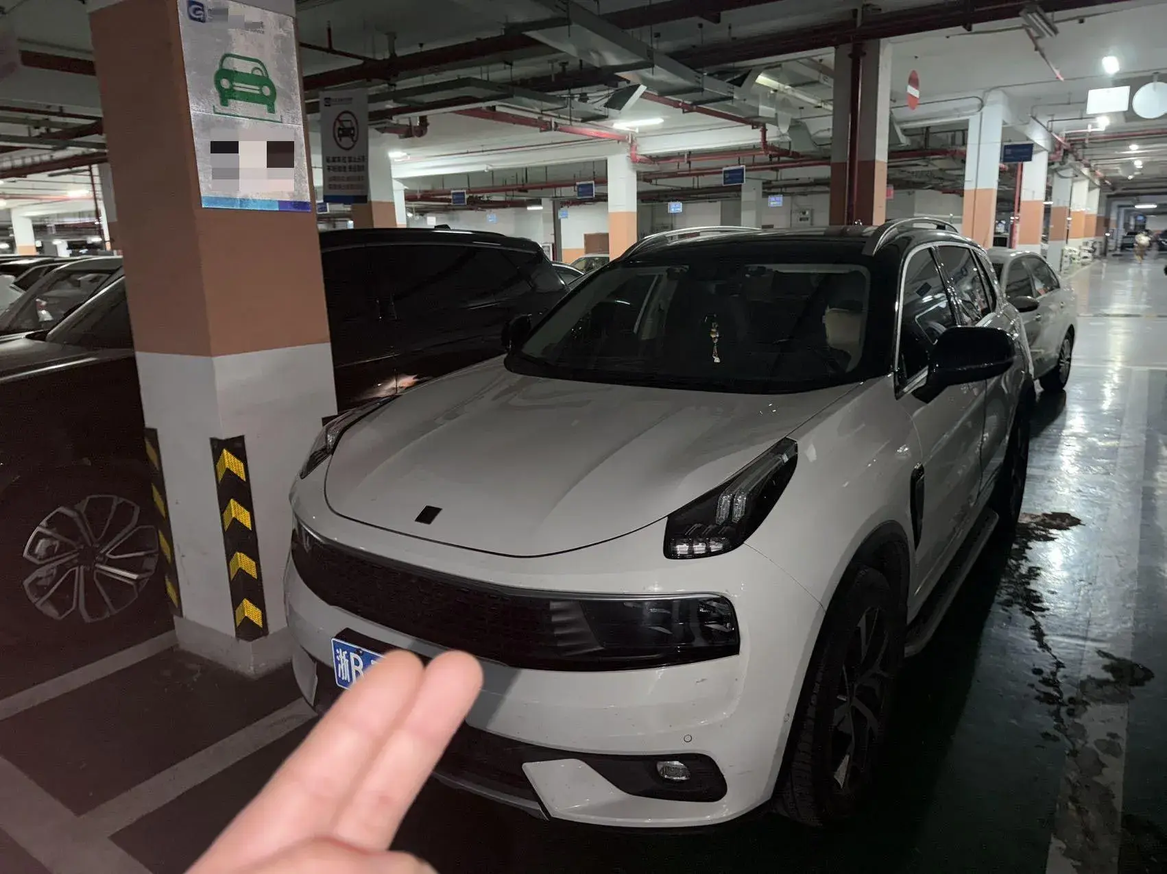 2017 LYNK&CO 01 view 1