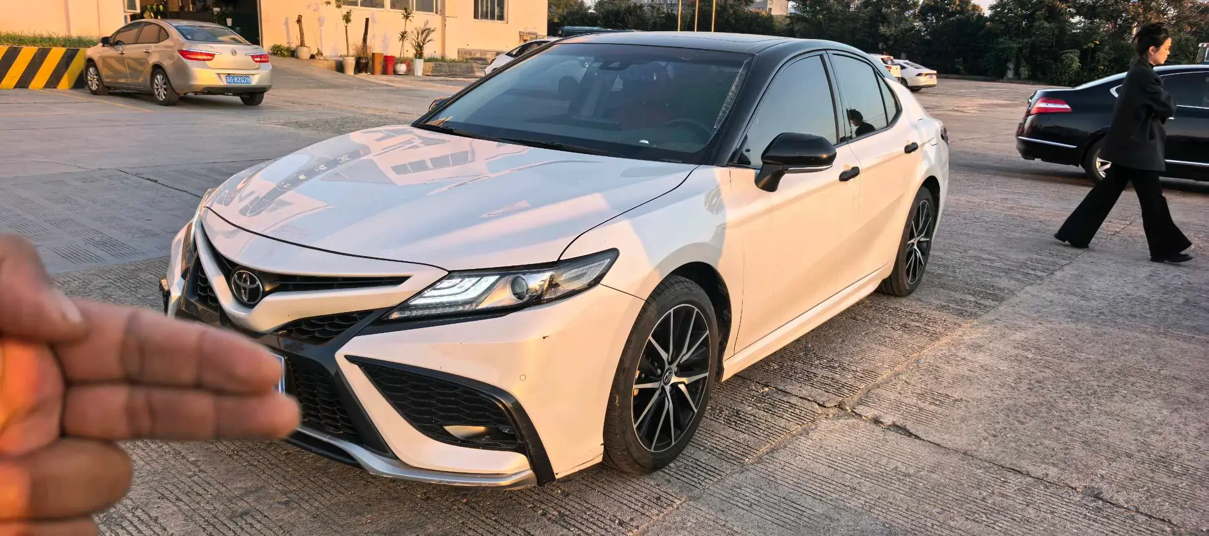 2021 TOYOTA CAMRY thumbnail 2