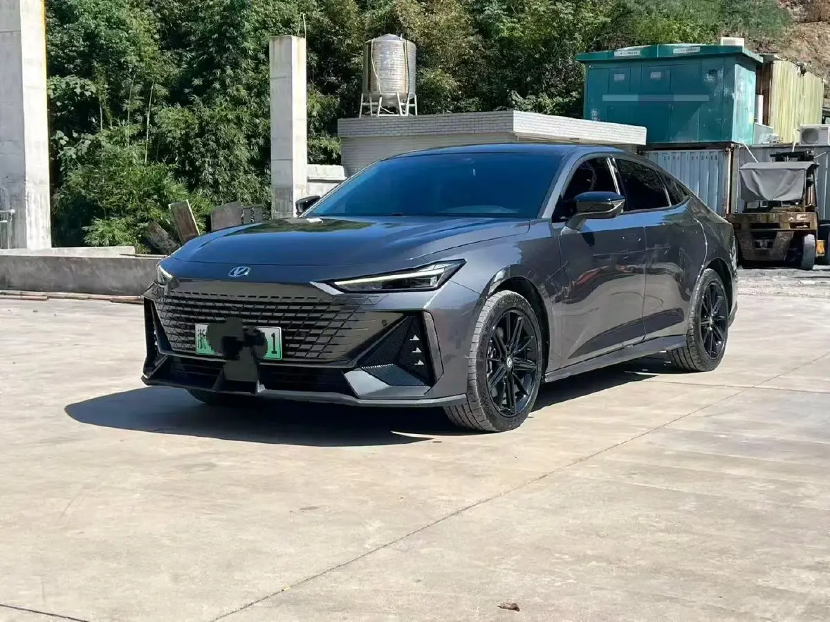 2023 ChangAn UNI-V iDD 1.5T 170HP L4 6TCT PHEV 18.4KWH