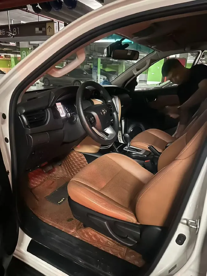 2015 Toyota Fortuner 2.7L 159HP L4 4AT,autocango,china used car exporter,china ev exporter,chinese used car exporter,chinese used ev exporter