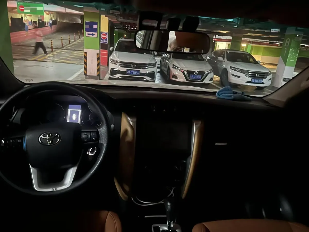 2015 Toyota Fortuner 2.7L 159HP L4 4AT,autocango,china used car exporter,china ev exporter,chinese used car exporter,chinese used ev exporter