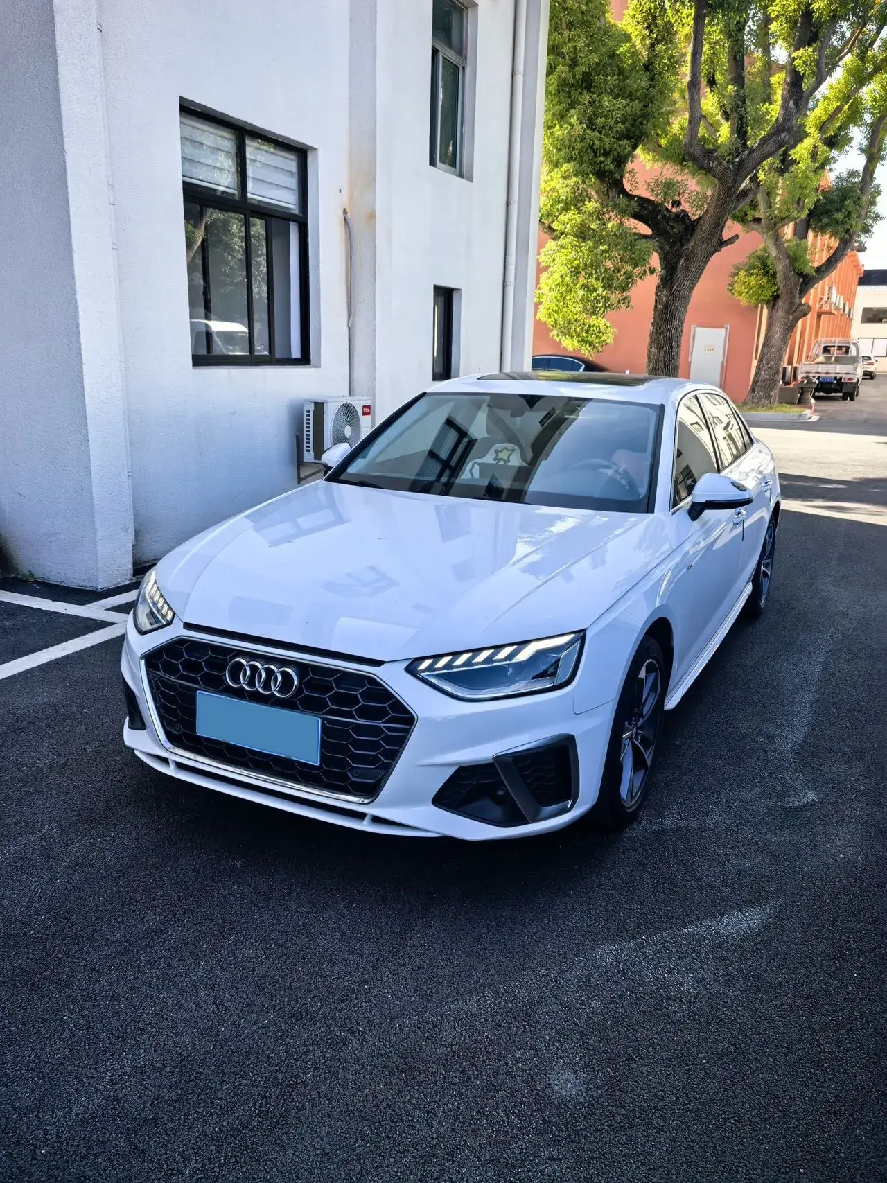 2020 AUDI A4L view 1