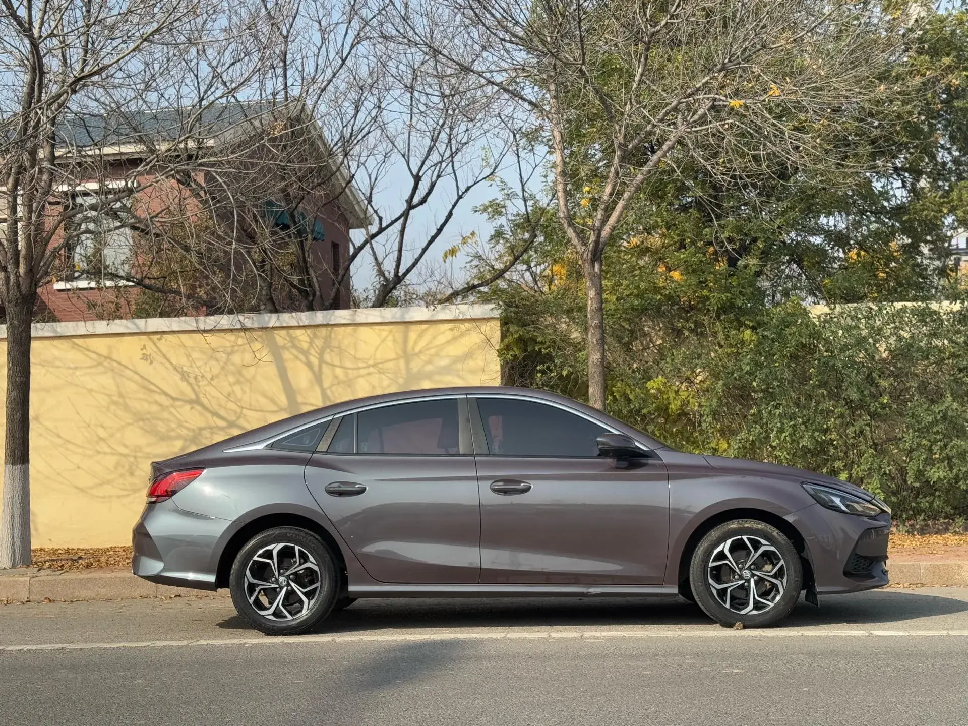 2021 MG 5 thumbnail 4