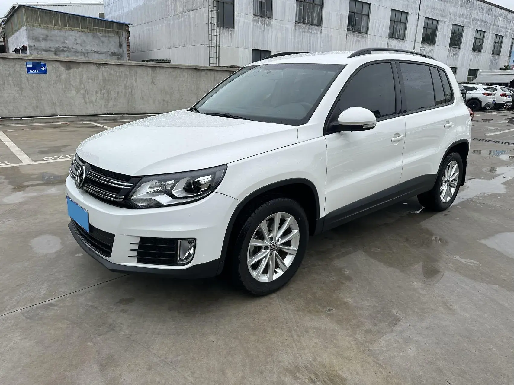 2016 VOLKSWAGEN TIGUAN view 1