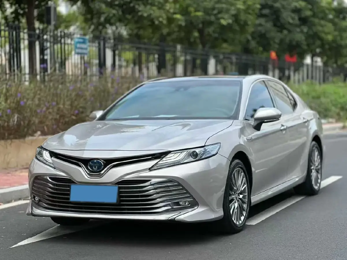 2018 Toyota Camry 2.5L 178HP L4 E-CVT Hybrid