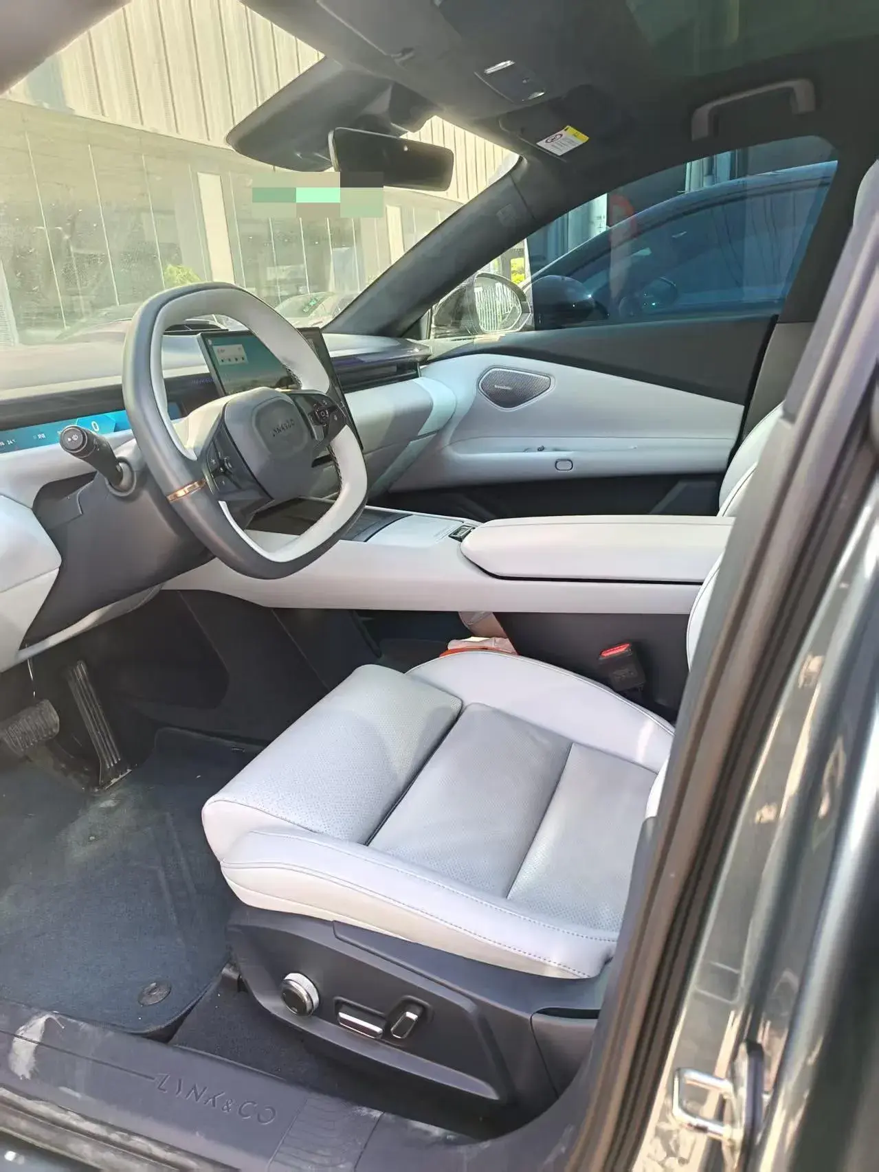 2024 LYNK&CO Z10 thumbnail 3