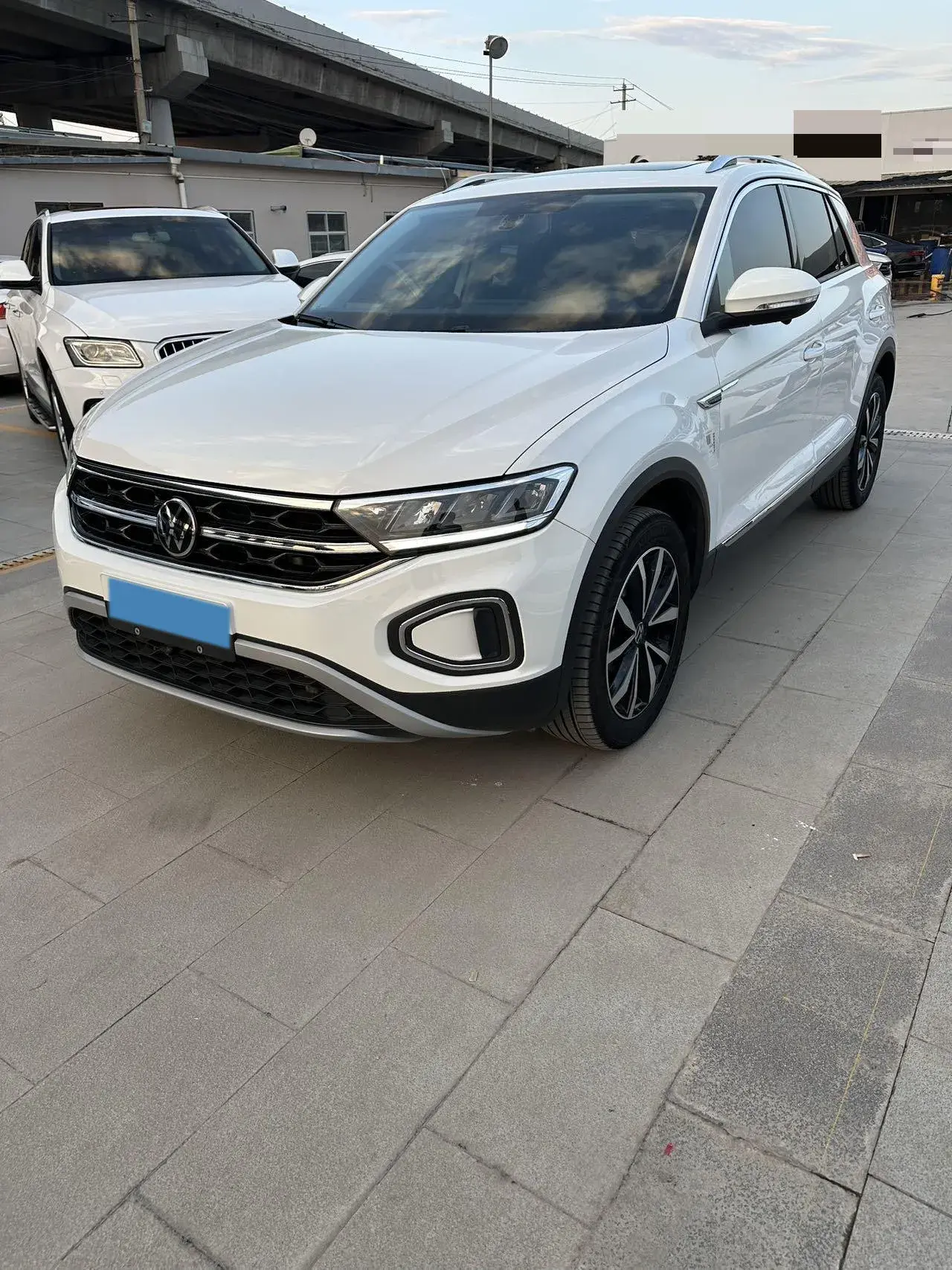 2025 VOLKSWAGEN T-ROC view 1