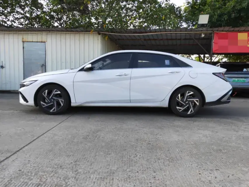 2023 HYUNDAI ELANTRA thumbnail 4