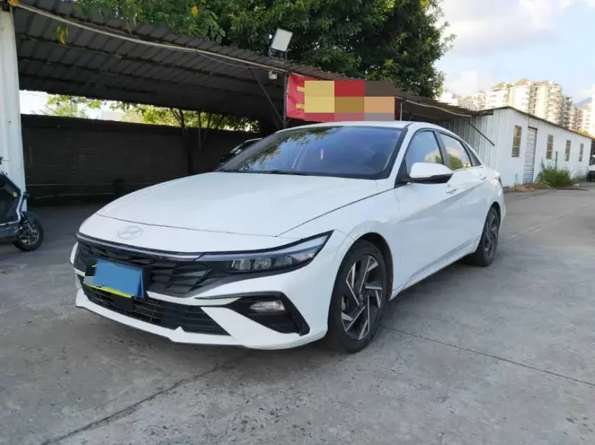 2023 HYUNDAI ELANTRA view 1