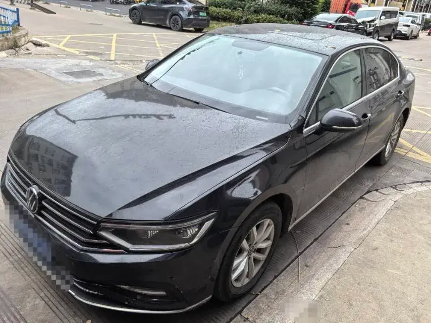 2020 VOLKSWAGEN MAGOTAN view 1