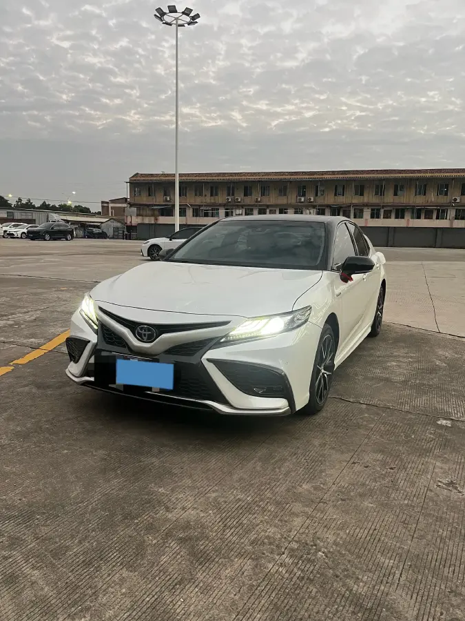 2021 Toyota Camry 2.5L 178HP L4 E-CVT Hybrid