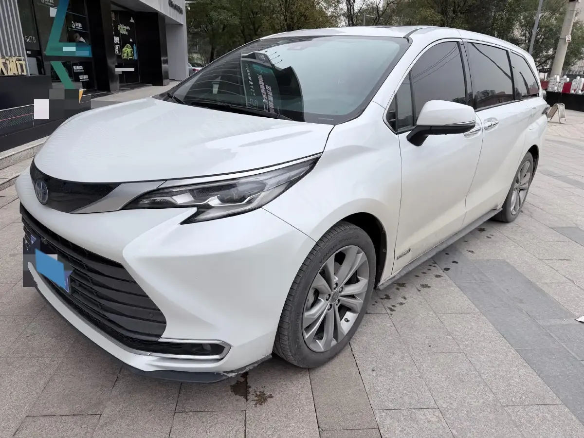 2023 Toyota Sienna 2.5L 189HP L4 E-CVT Hybrid