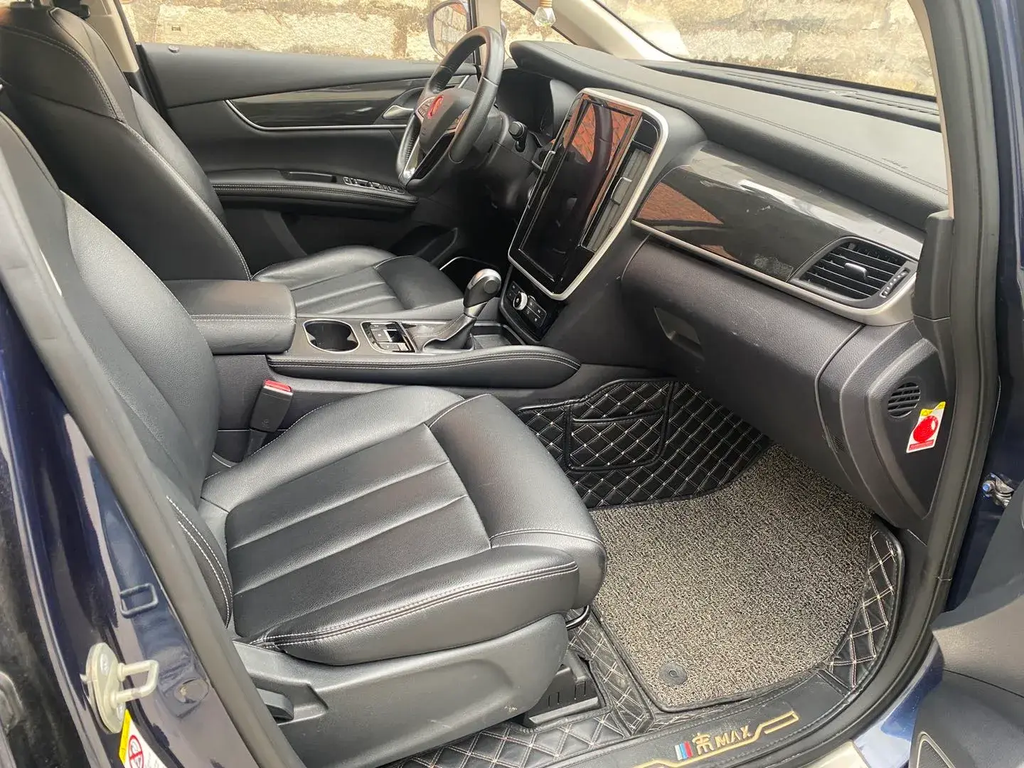 2017 BYD SONG thumbnail 4