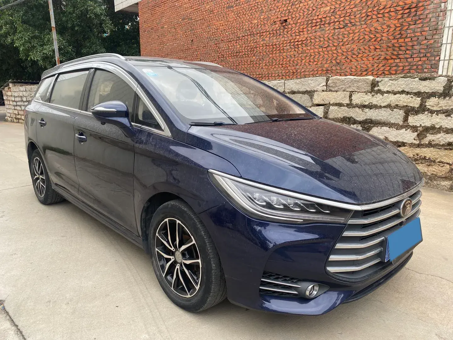 2017 BYD SONG thumbnail 3