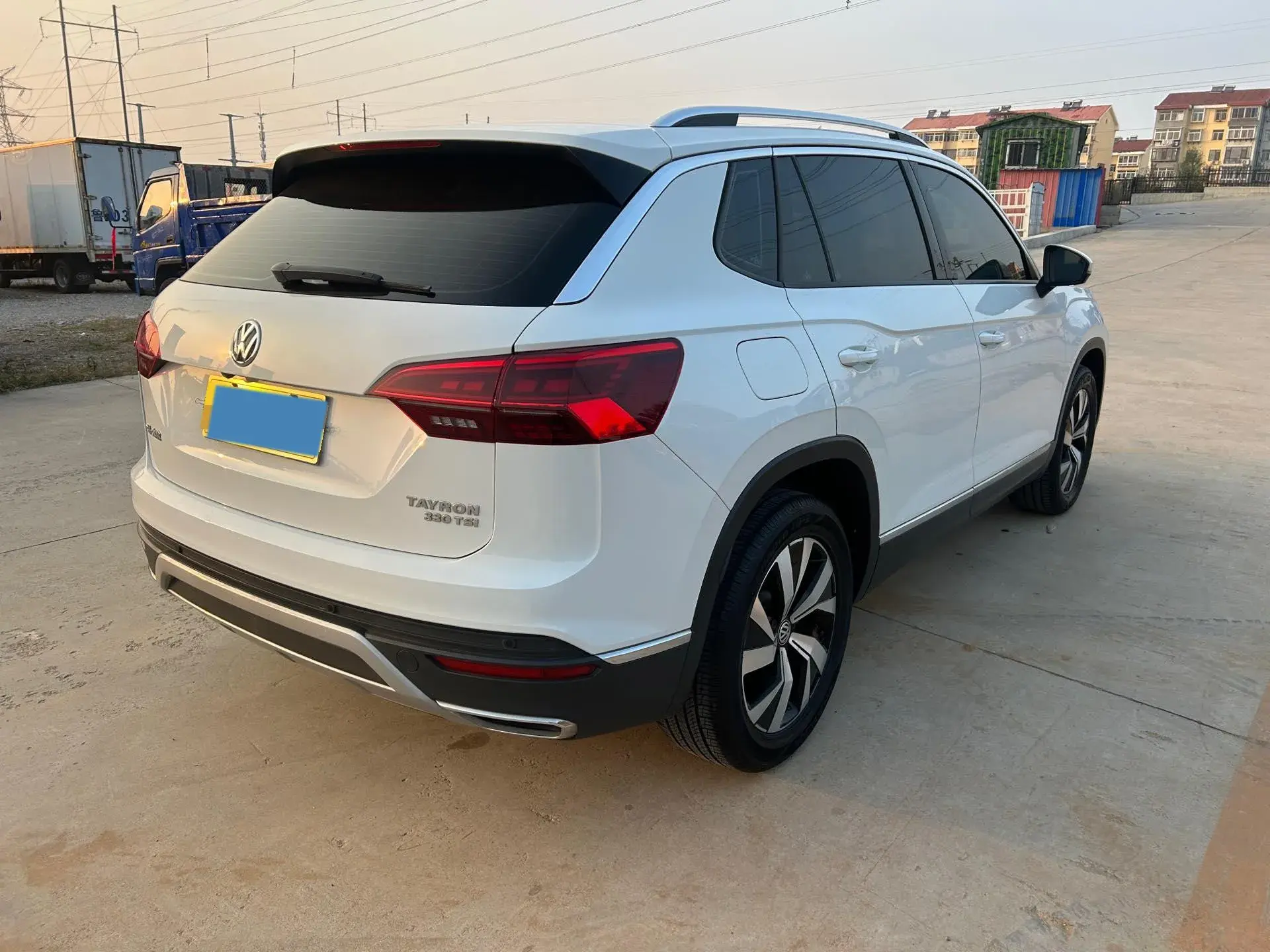 2019 VOLKSWAGEN TAYRON thumbnail 2