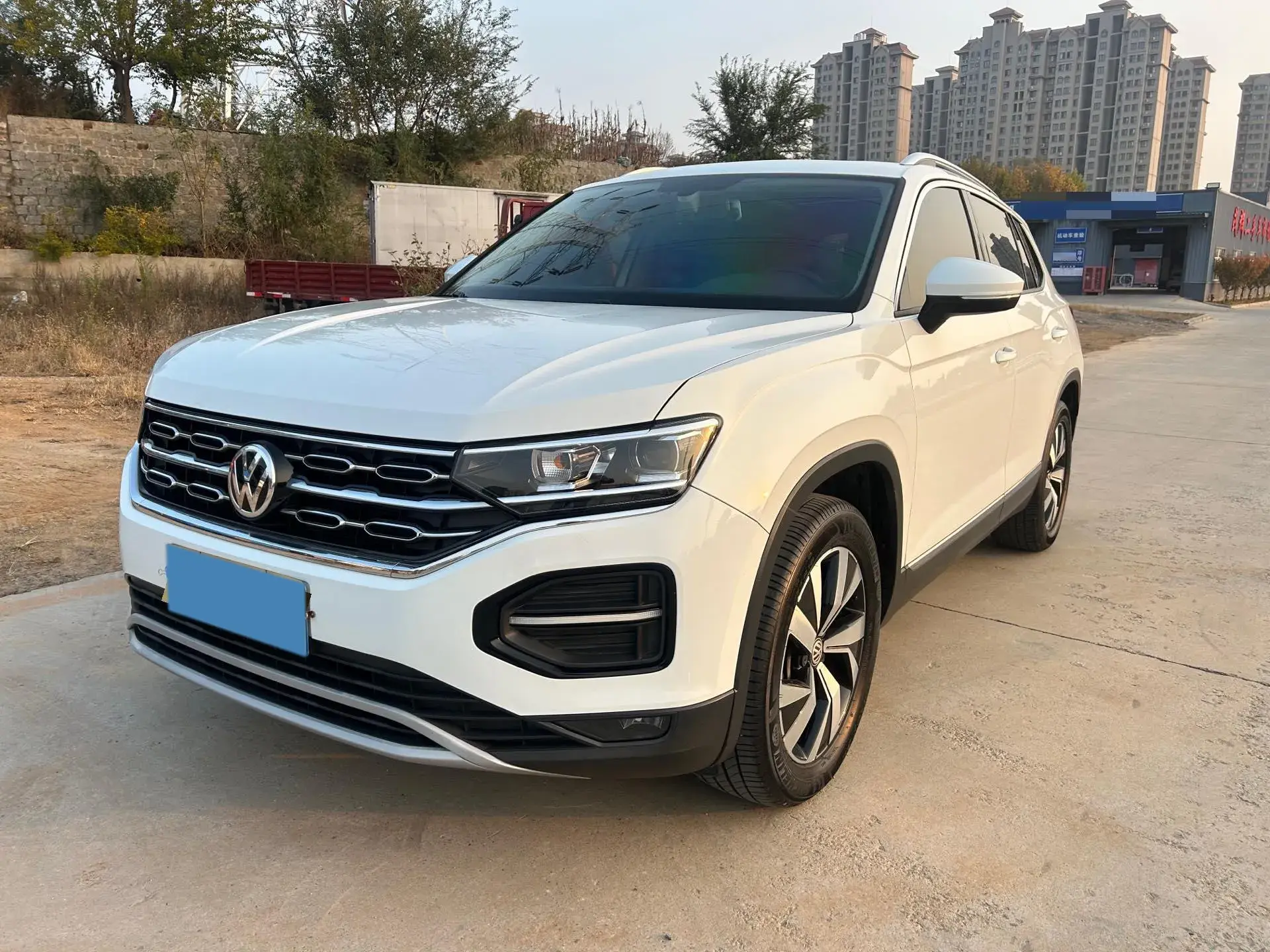2019 VOLKSWAGEN TAYRON view 1