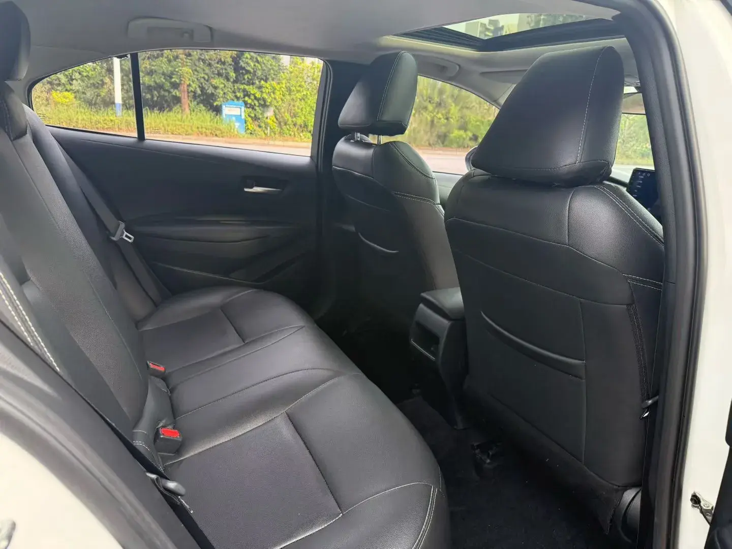 2021 TOYOTA COROLLA thumbnail 4