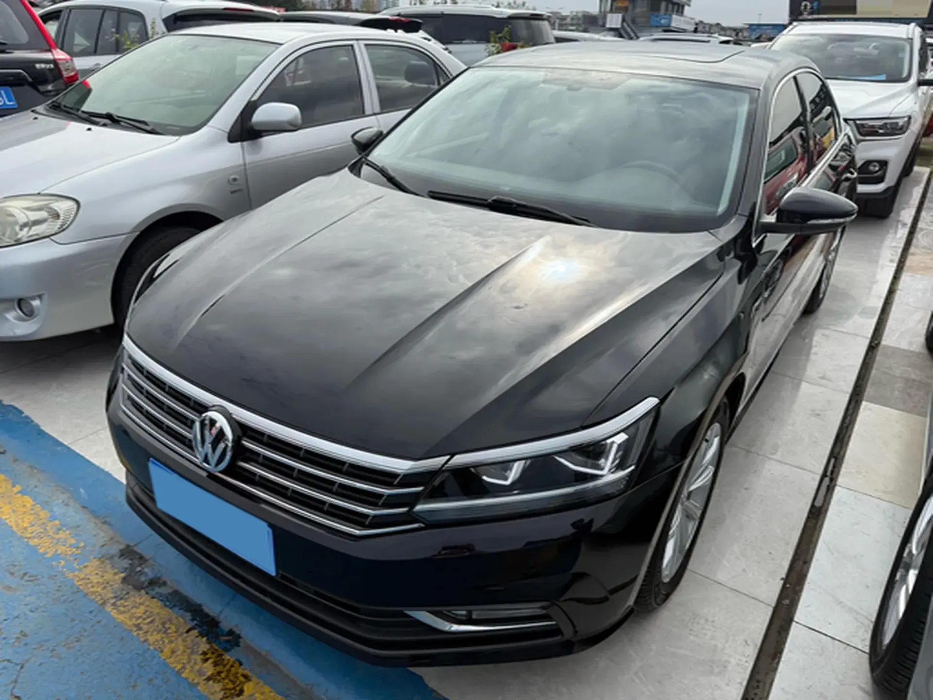 2017 VOLKSWAGEN PASSAT view 1