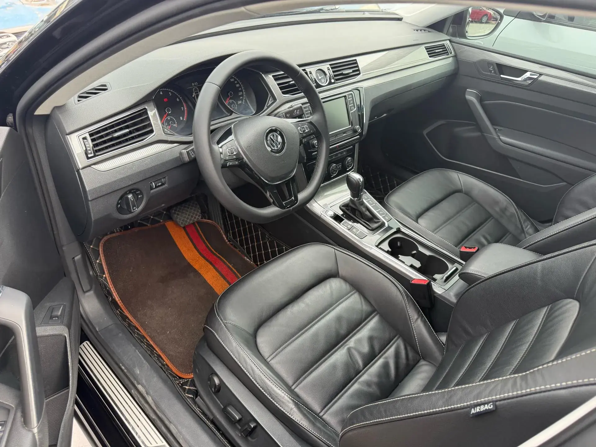 2017 VOLKSWAGEN PASSAT thumbnail 4