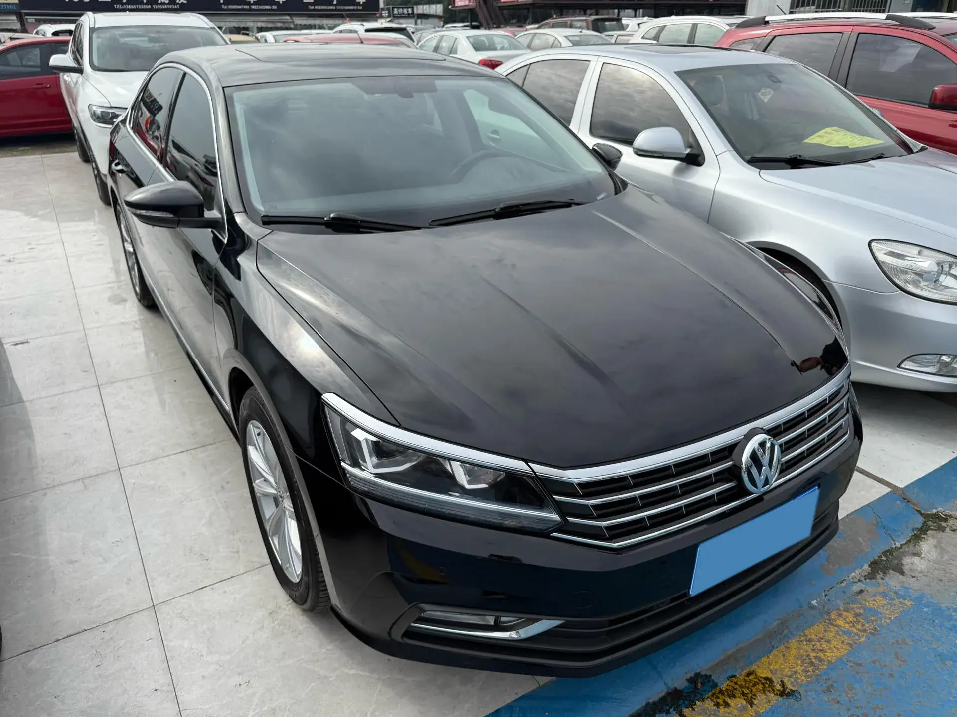 2017 VOLKSWAGEN PASSAT thumbnail 2