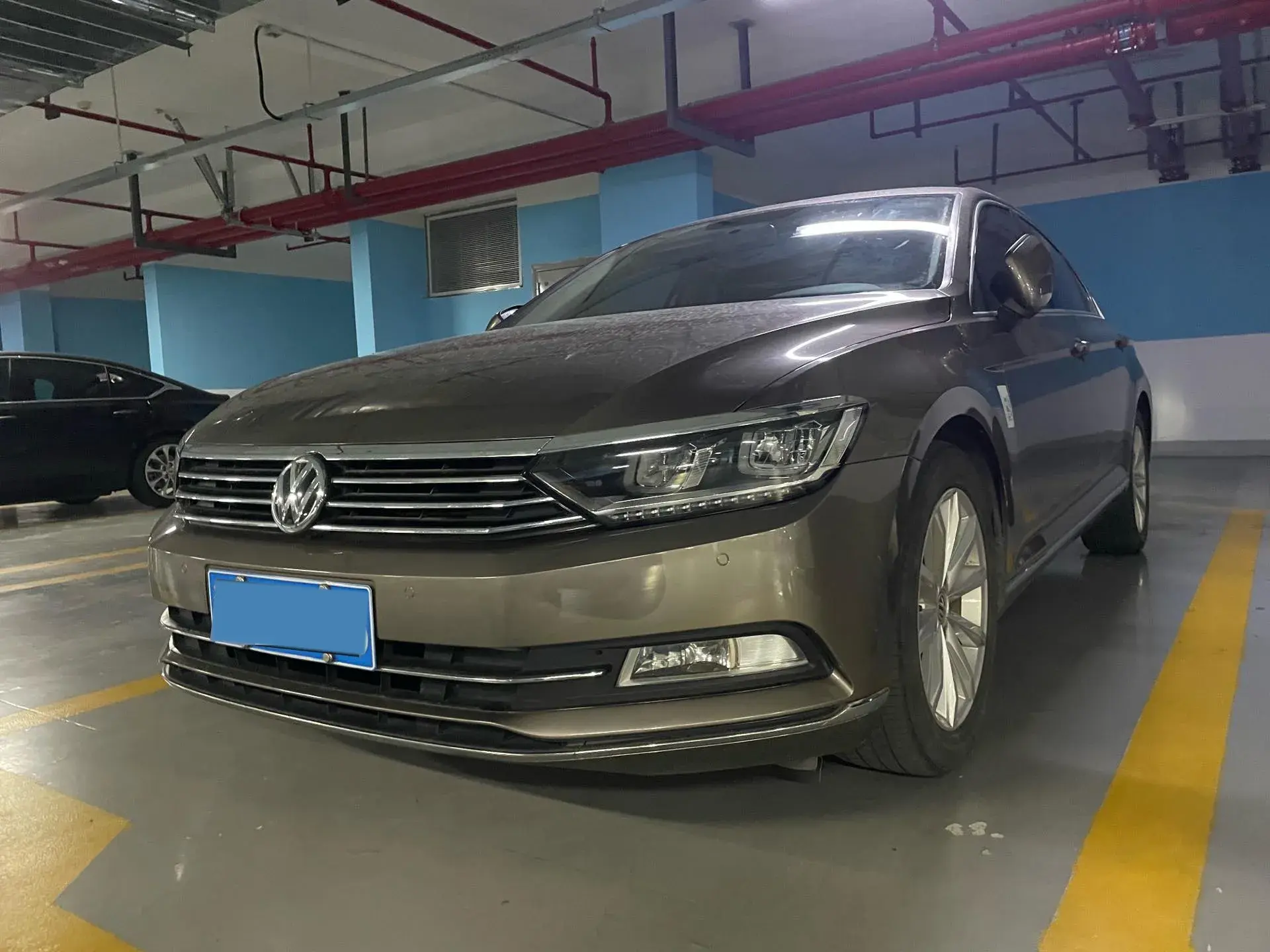 2019 VOLKSWAGEN MAGOTAN view 1