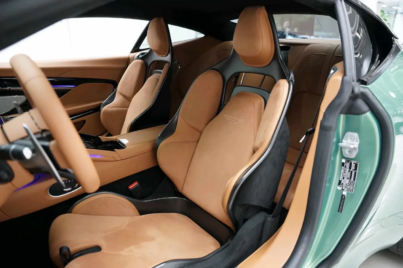 2023 Aston Martin DB12 4.0T 680HP V8 8AT,autocango,china used car exporter,china ev exporter,chinese used car exporter,chinese used ev exporter