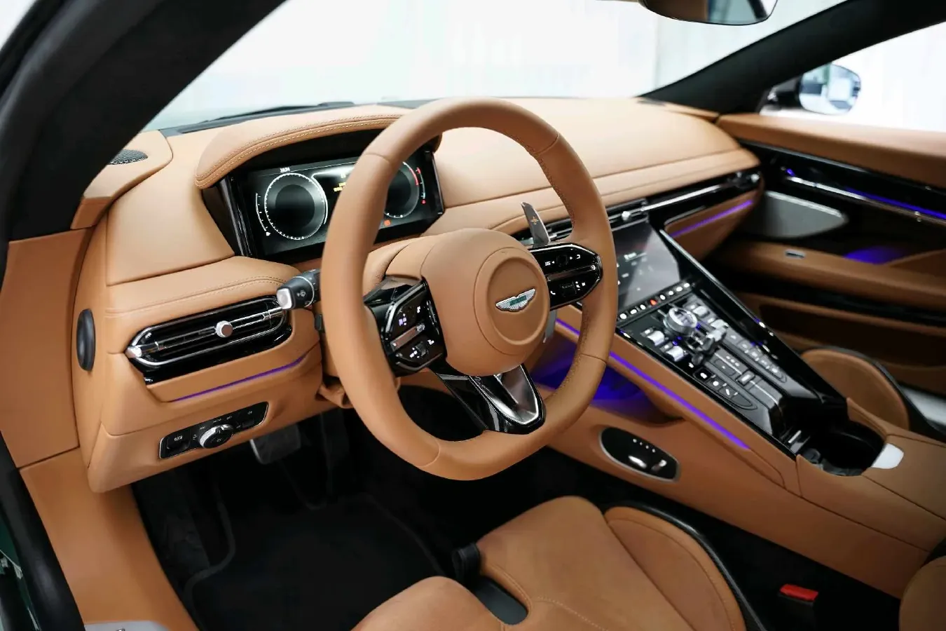 2023 Aston Martin DB12 4.0T 680HP V8 8AT,autocango,china used car exporter,china ev exporter,chinese used car exporter,chinese used ev exporter