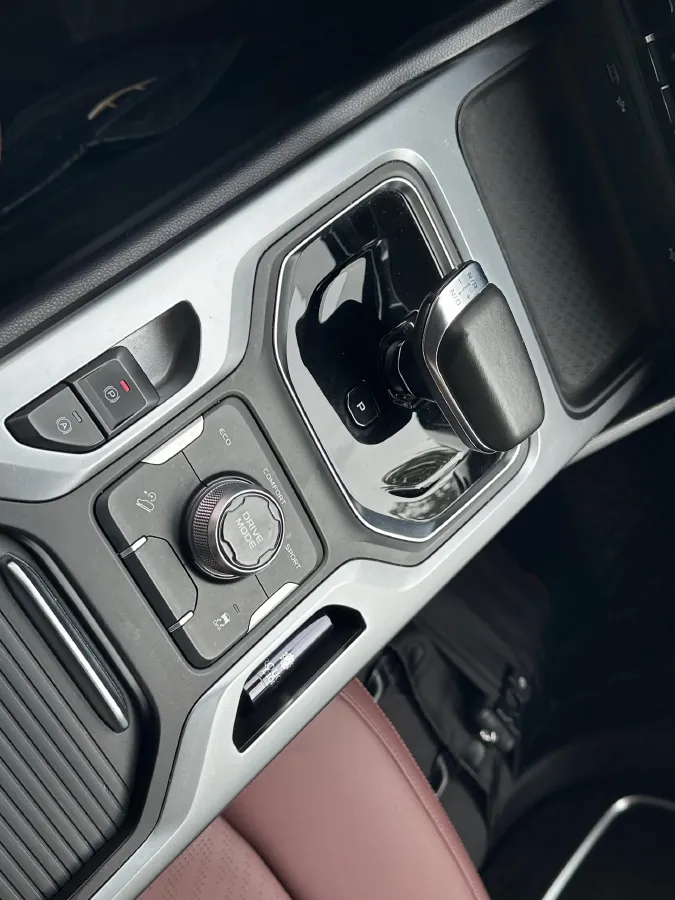 2022 Geely Okavango 1.8T 184HP L4 7DCT,autocango,china used car exporter,china ev exporter,chinese used car exporter,chinese used ev exporter