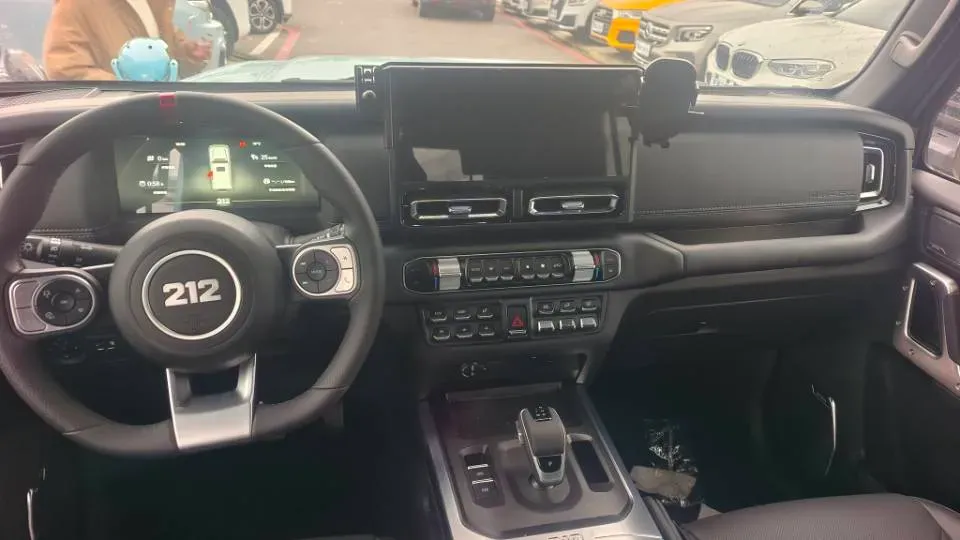 2025 212 212 T01 2.0T 252HP L4 8AT,autocango,china used car exporter,china ev exporter,chinese used car exporter,chinese used ev exporter