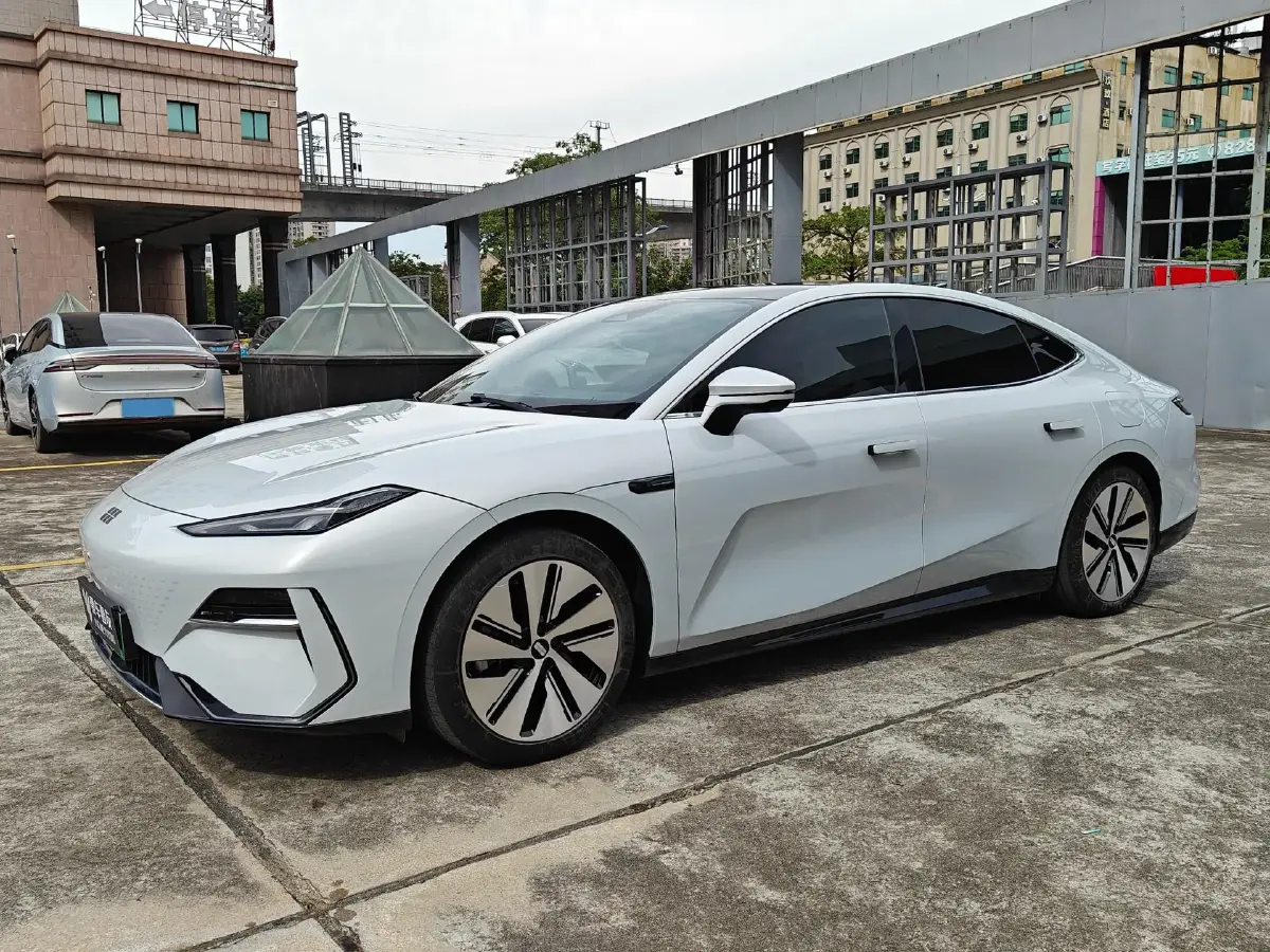 2024 Geely Galaxy E8 BEV 76KWH