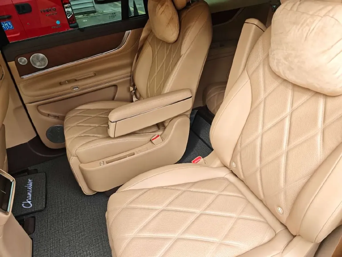 2025 AITO AITO M9 REEV 160HP REEV 52KWH,autocango,china used car exporter,china ev exporter,chinese used car exporter,chinese used ev exporter